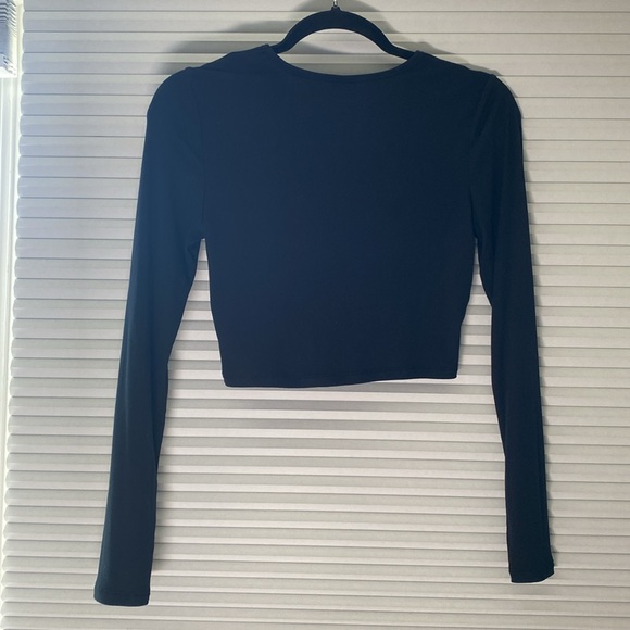 Aritzia Sunday Best cropped ribbed black long sleeve- size medium, worn once - Picture 3 of 5